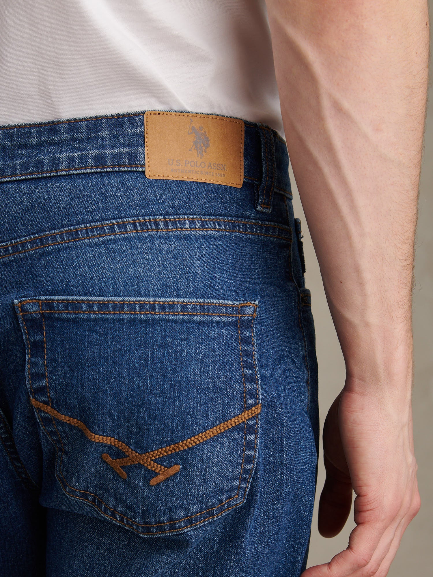 Mens Classic 5 Pocket Denim Shorts Dark Wash - Image 2