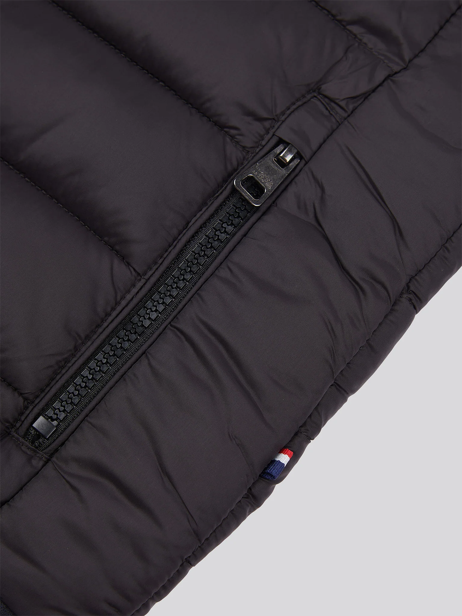 Boys Panelled Quilted Gilet in Black Bright White DHM - Image 9