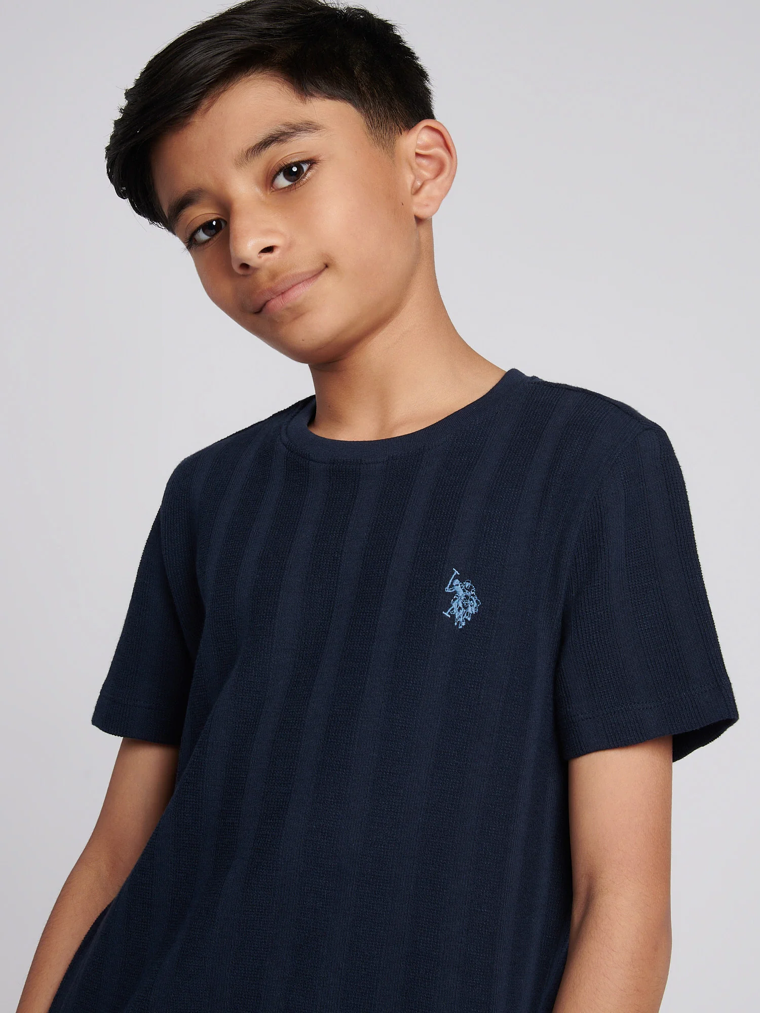 Boys Vertical Stripe Textured T-Shirt in Dark Sapphire Navy / Moonlight Blue DHM - Image 2