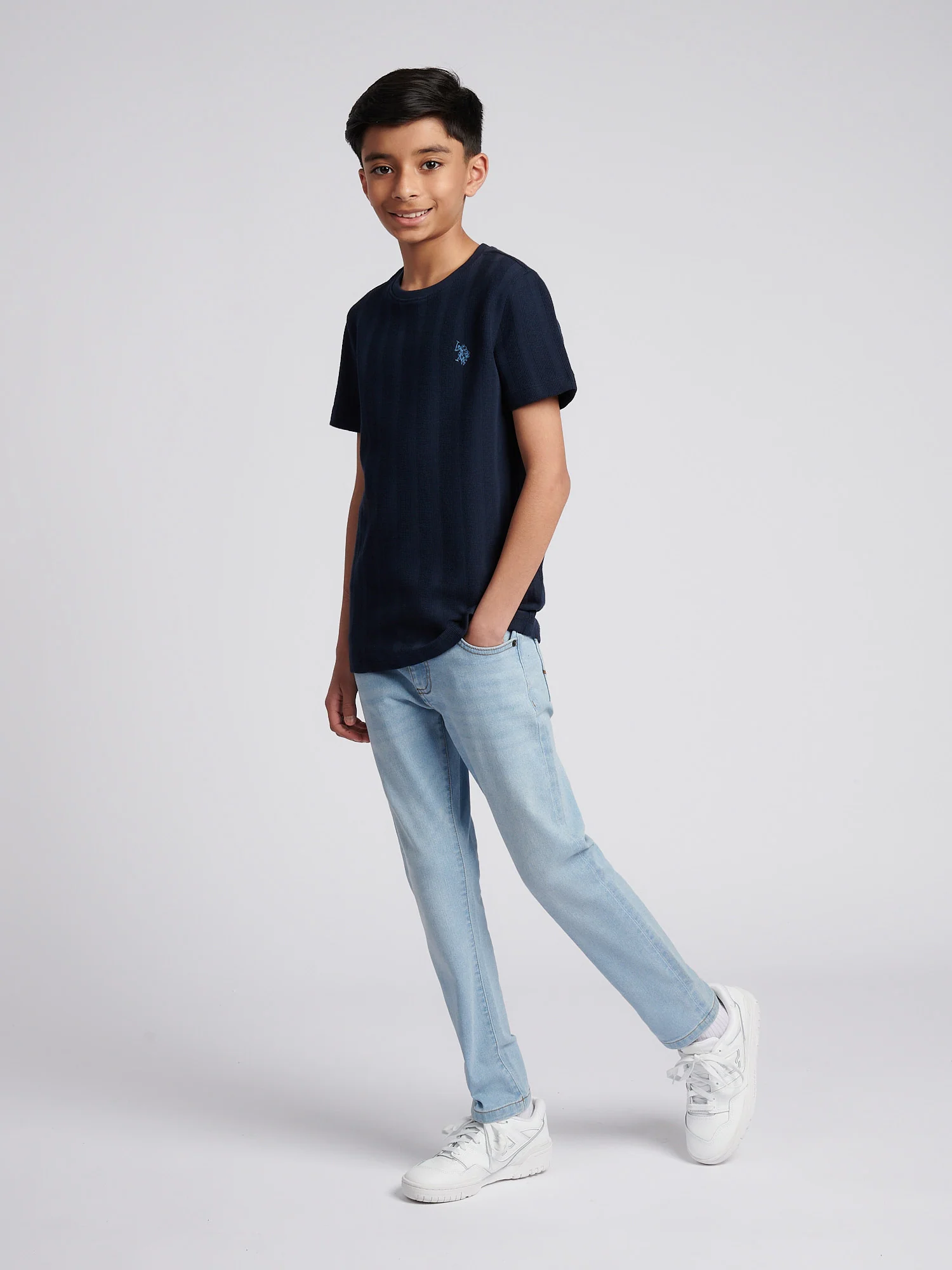 Boys Vertical Stripe Textured T-Shirt in Dark Sapphire Navy / Moonlight Blue DHM - Image 3