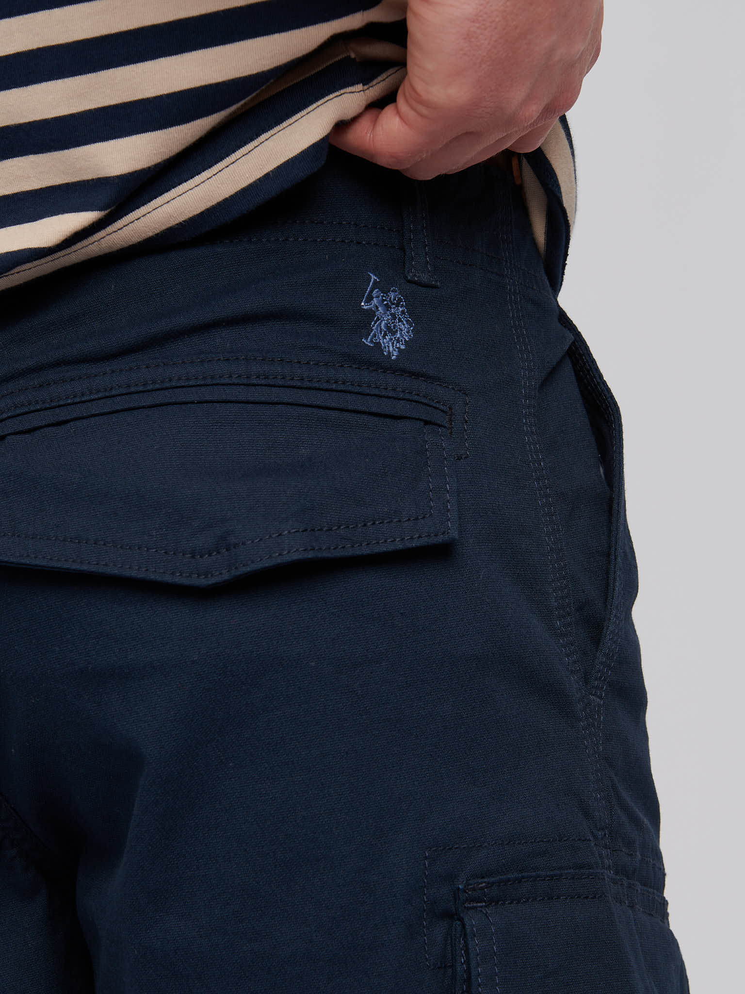 Mens Dobby Weave Cargo Short in Dark Sapphire Navy / Moonlight Blue DHM - Image 2