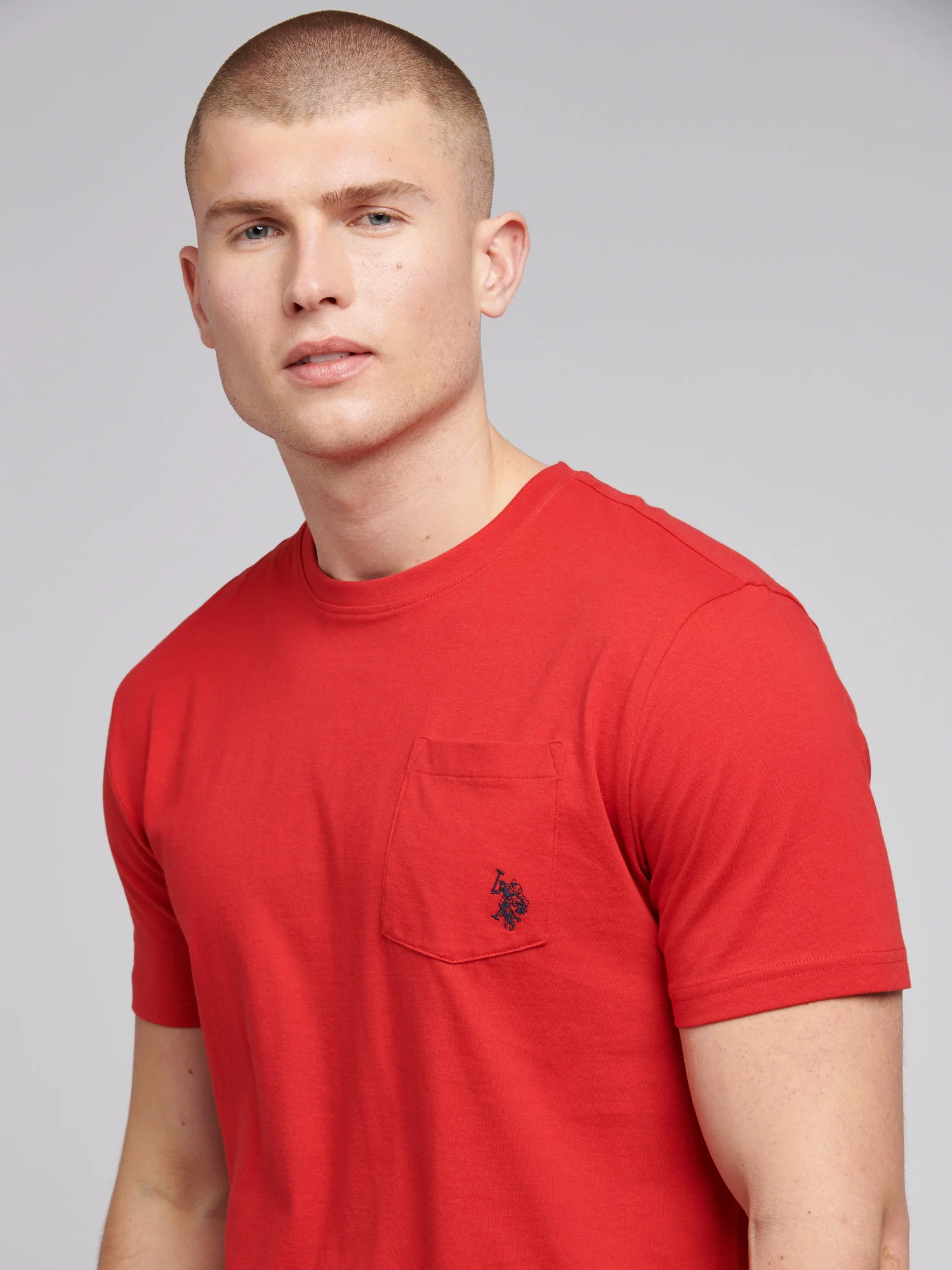 Mens Double Horsemen Pocket T-Shirt in Haute Red - Image 2