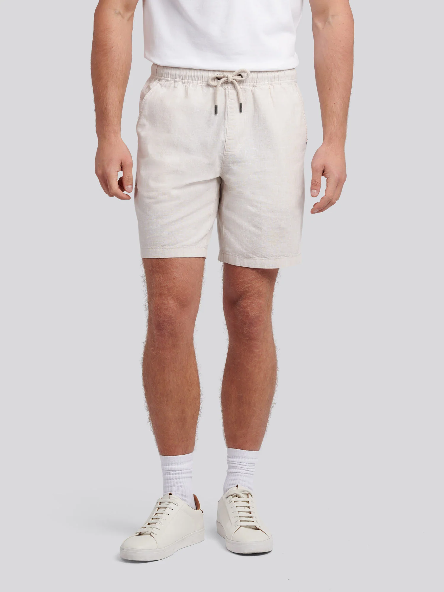 Mens Linen Blend Drawstring Short in Doeskin