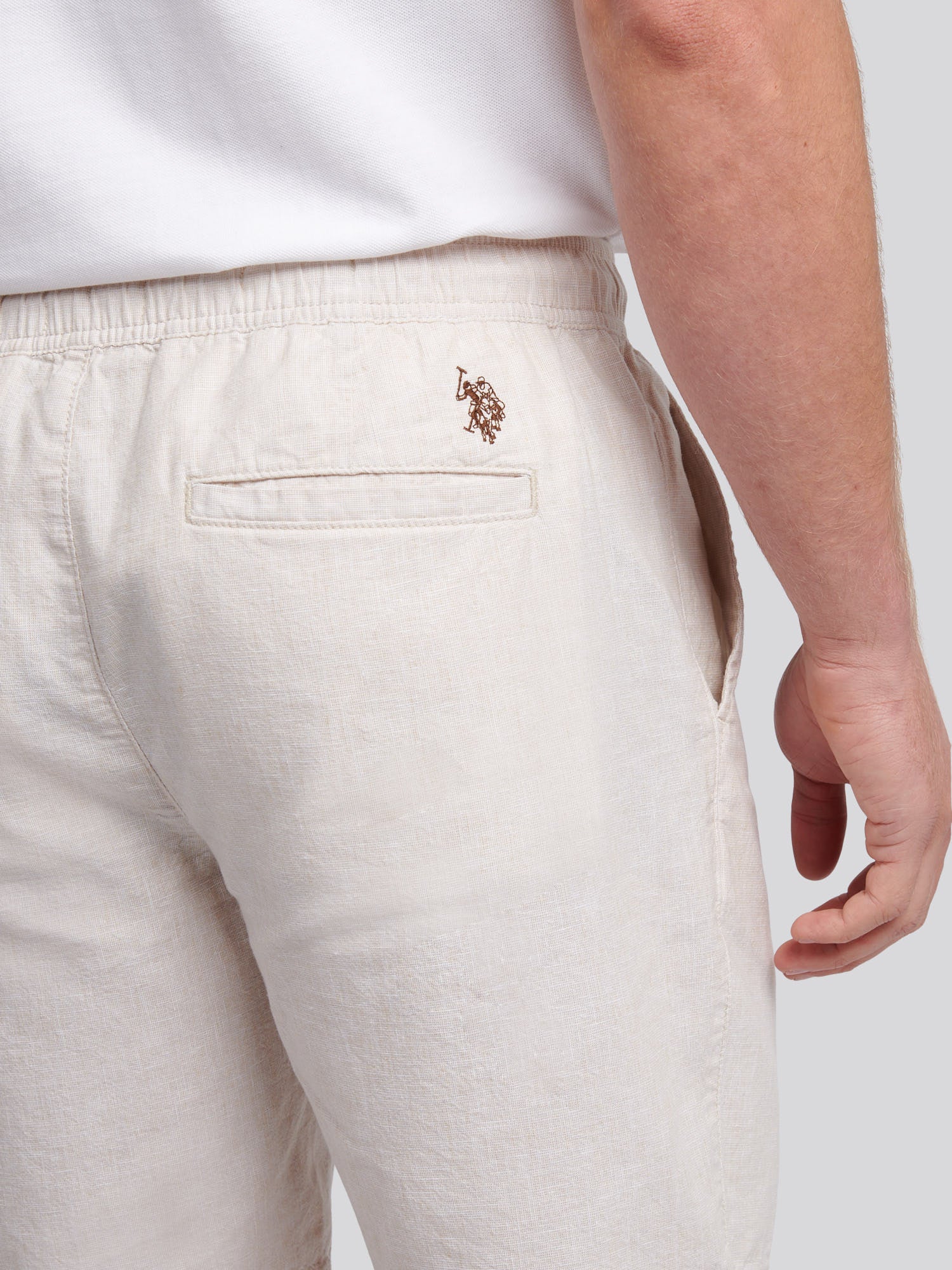 Mens Linen Blend Drawstring Short in Doeskin - Image 2