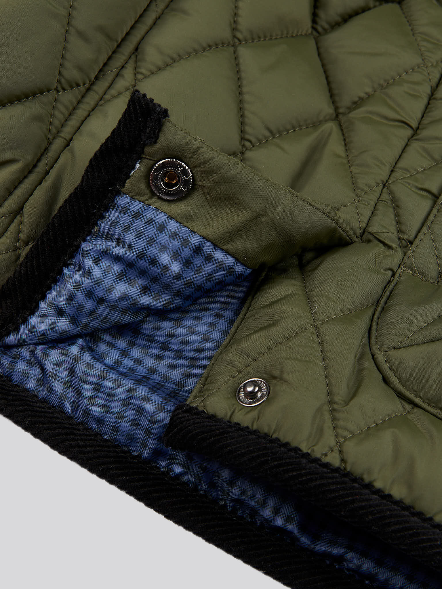 Mens Quilted Hacking Gilet in Forest Night - Image 10