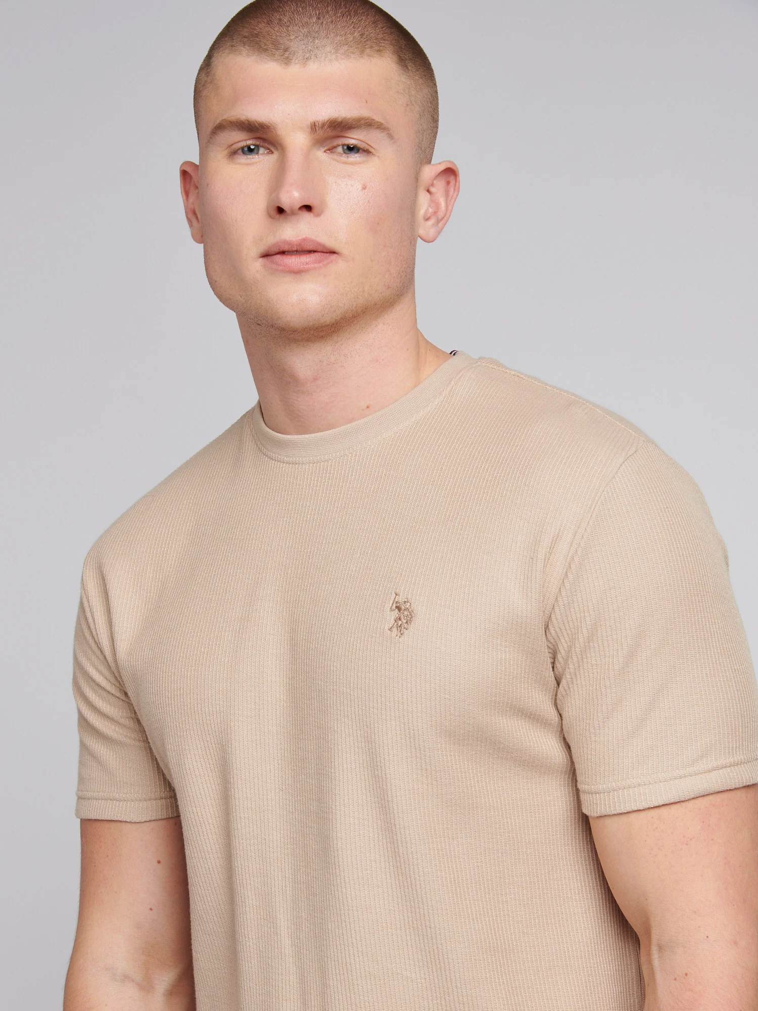 Mens Vertical Texture T-Shirt in Doeskin - Image 2