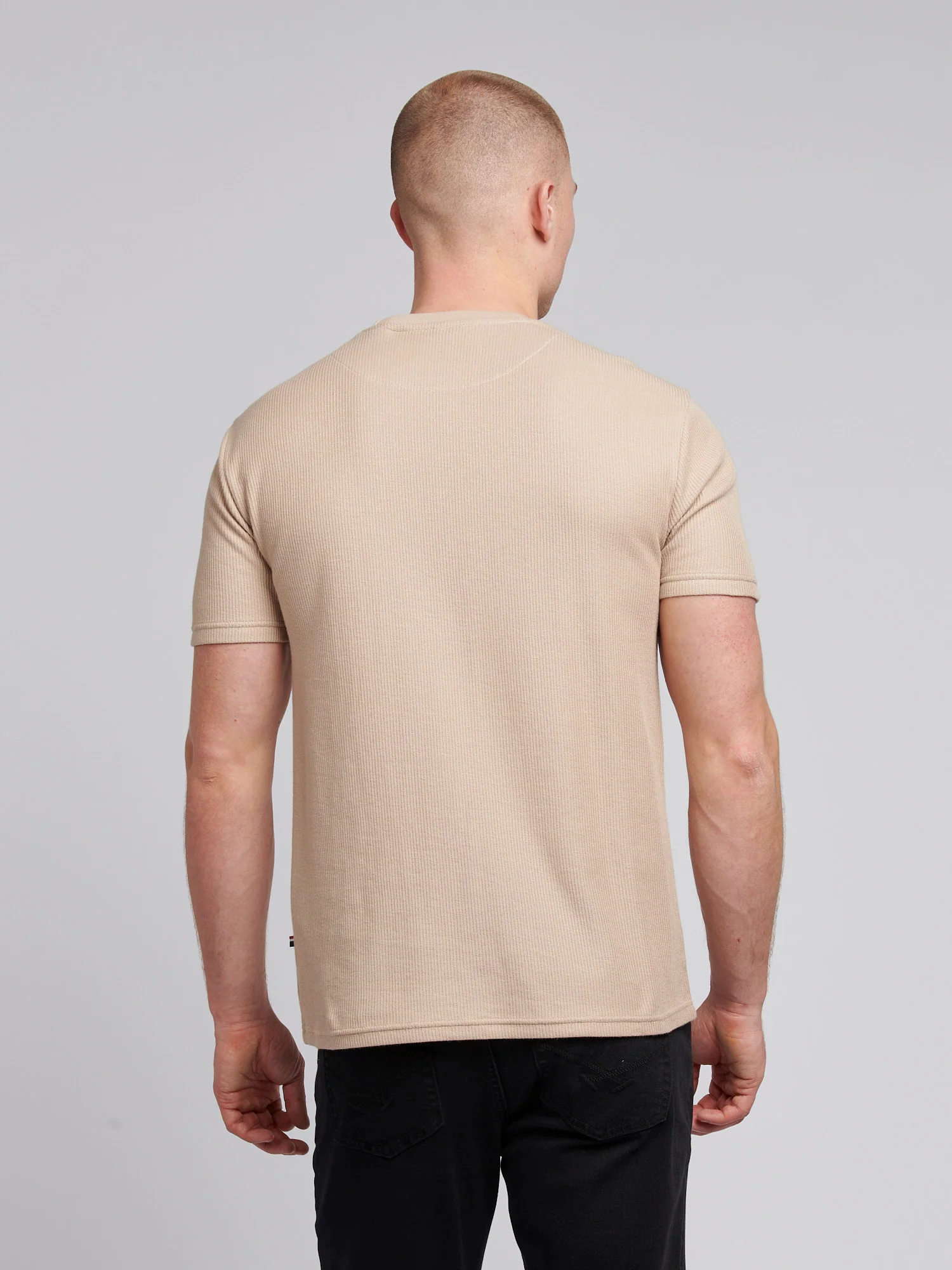 Mens Vertical Texture T-Shirt in Doeskin - Image 4