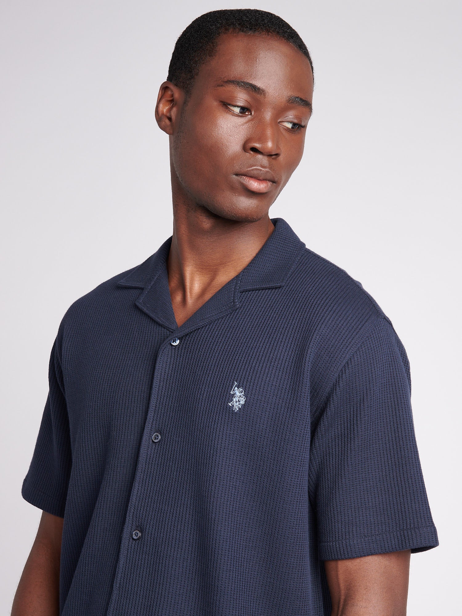 Mens Waffle Texture Revere Shirt in Dark Sapphire Navy - Image 2