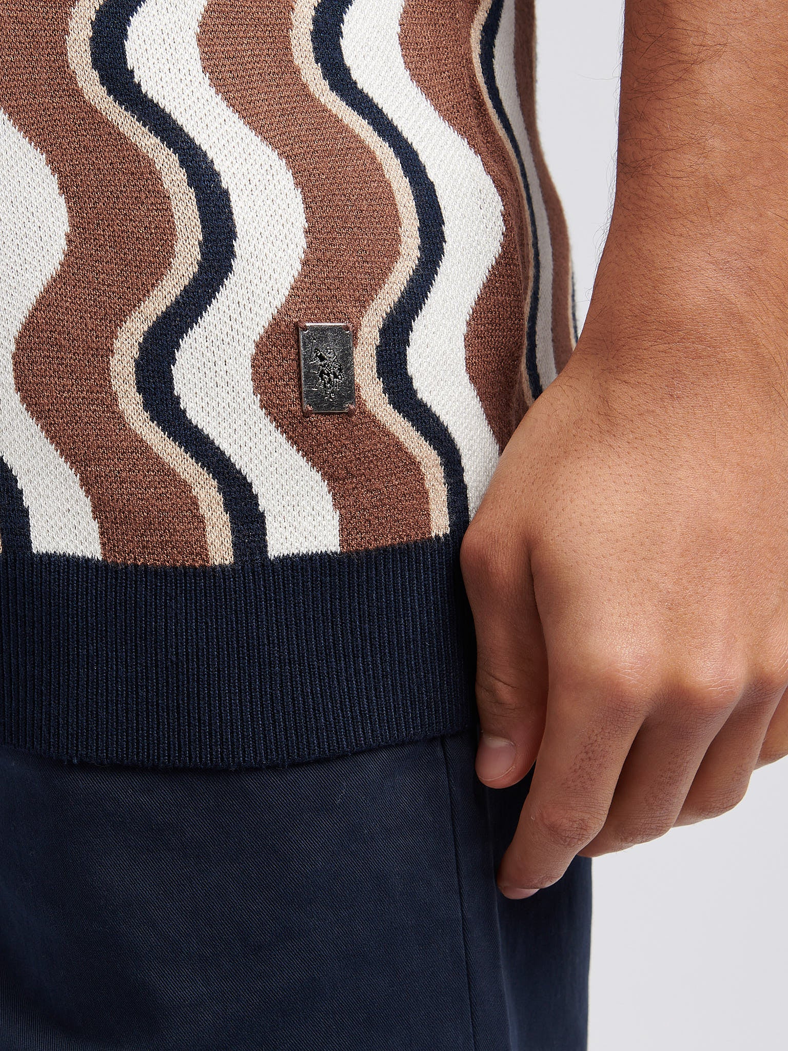 Mens Wave Knit Open Collar Polo Shirt in Cocoa Brown - Image 2