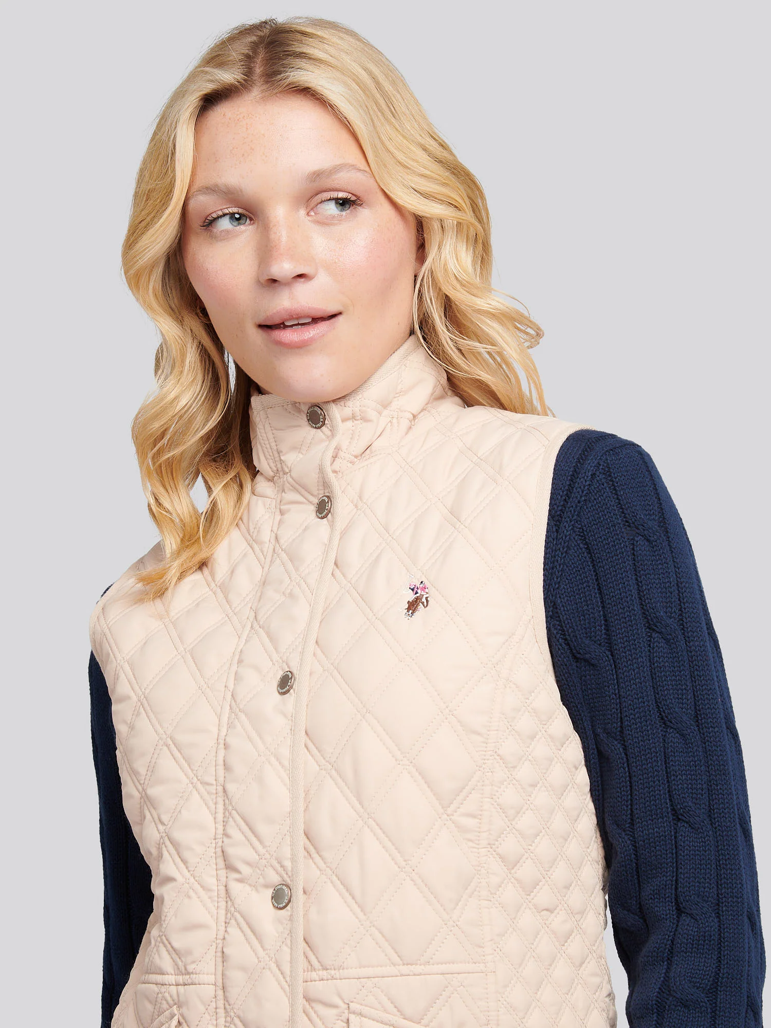 Womens Hacking Quilted Gilet in Smoke Gray - Image 2